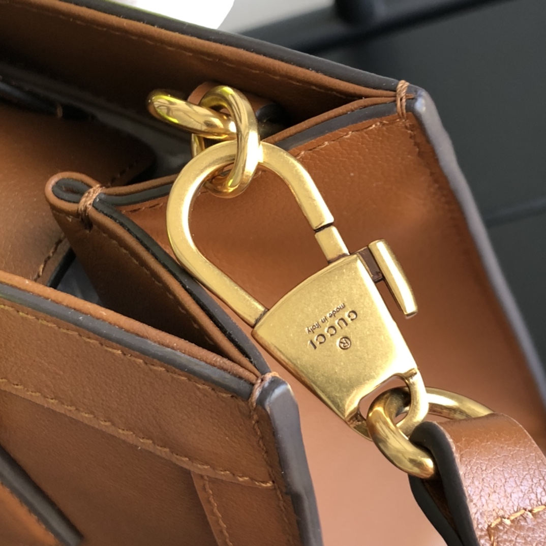 G*u*i diana top handbags