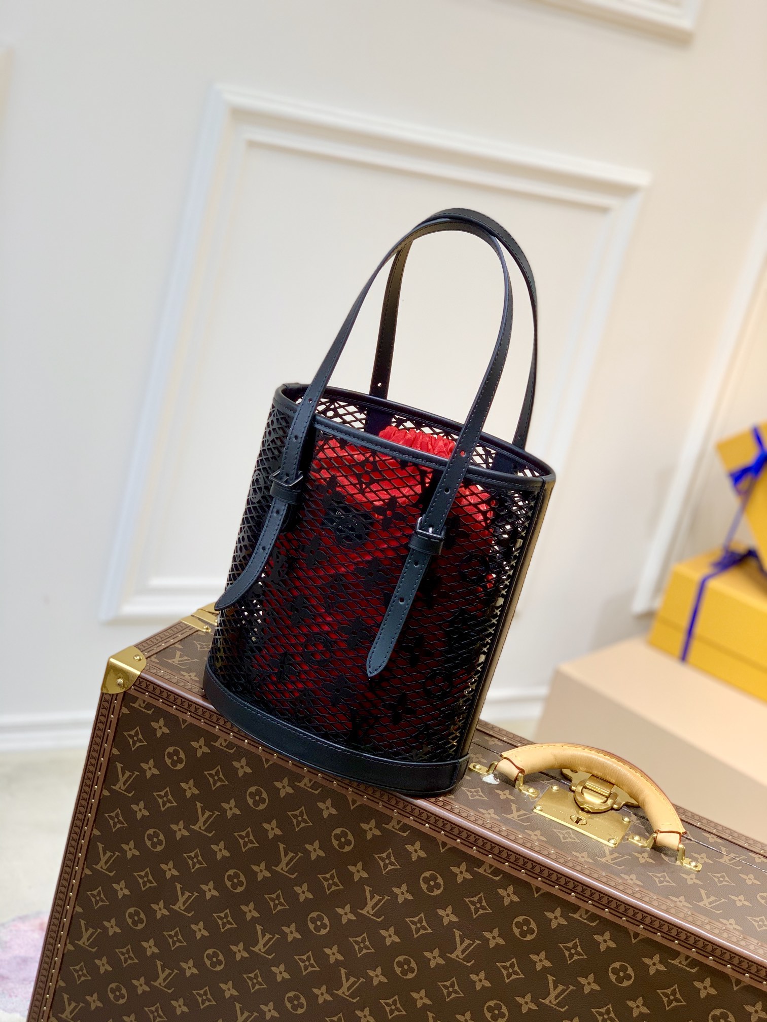 l0*is V*t0n bucket -23x26x16cm