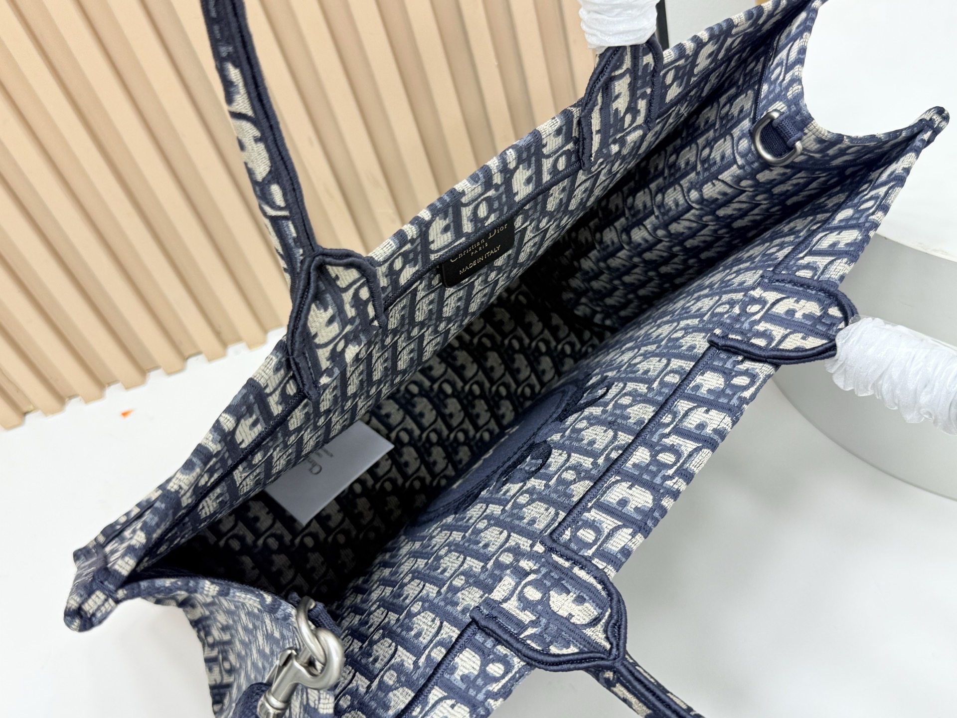Diro Book Tote