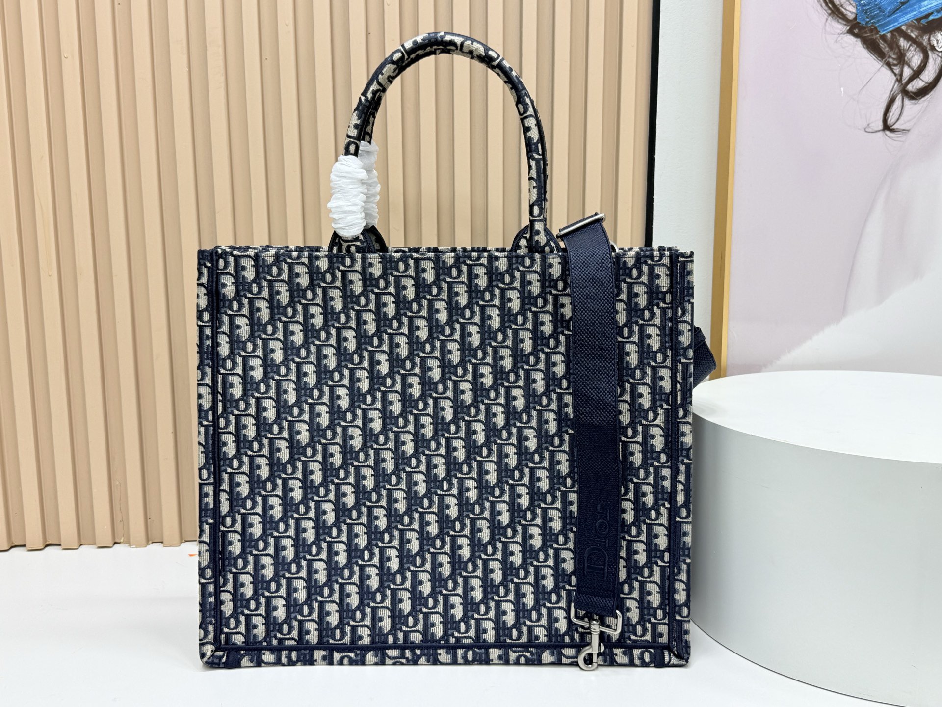Diro Book Tote