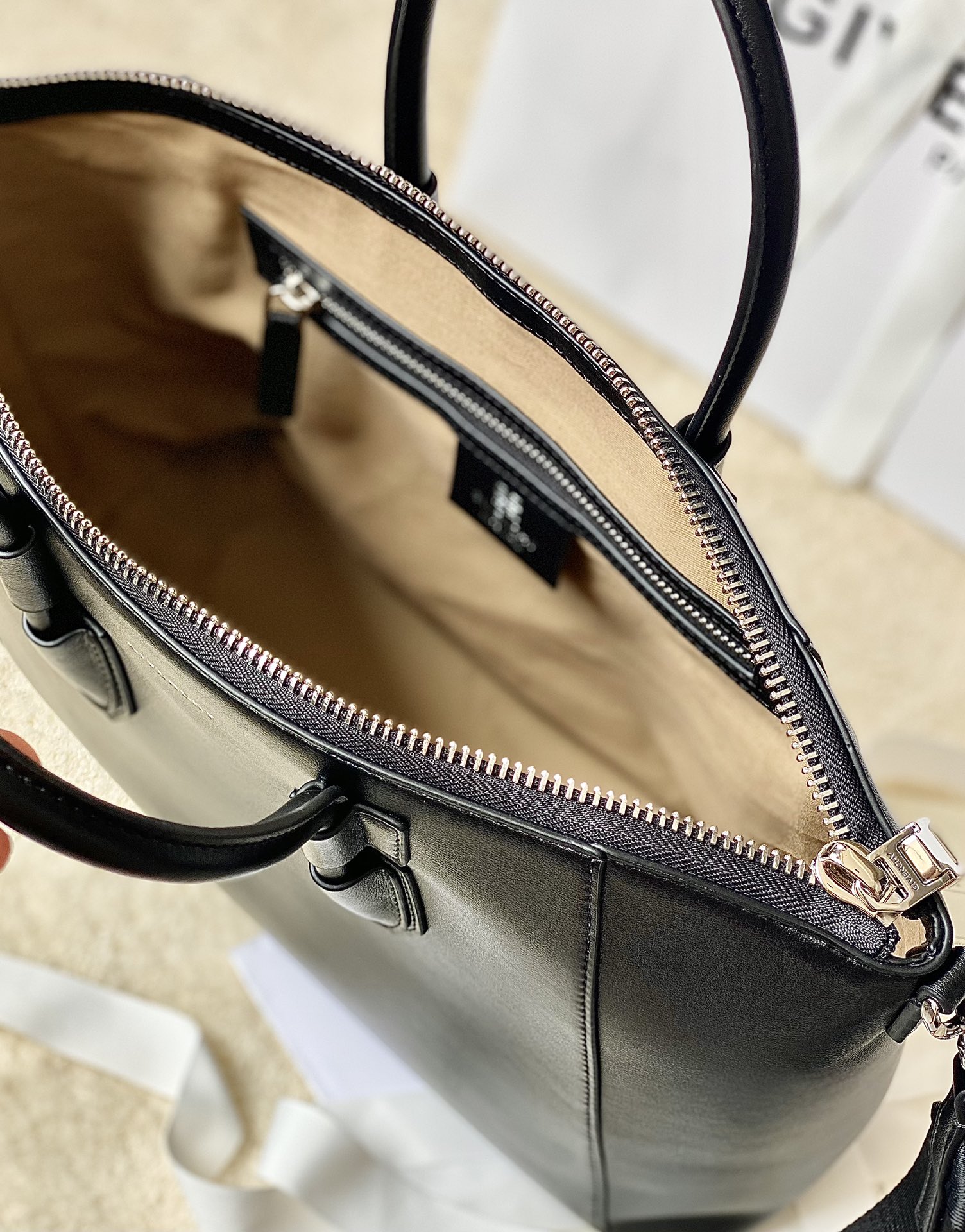 G1uenchy antigona sport -33*7*25cm