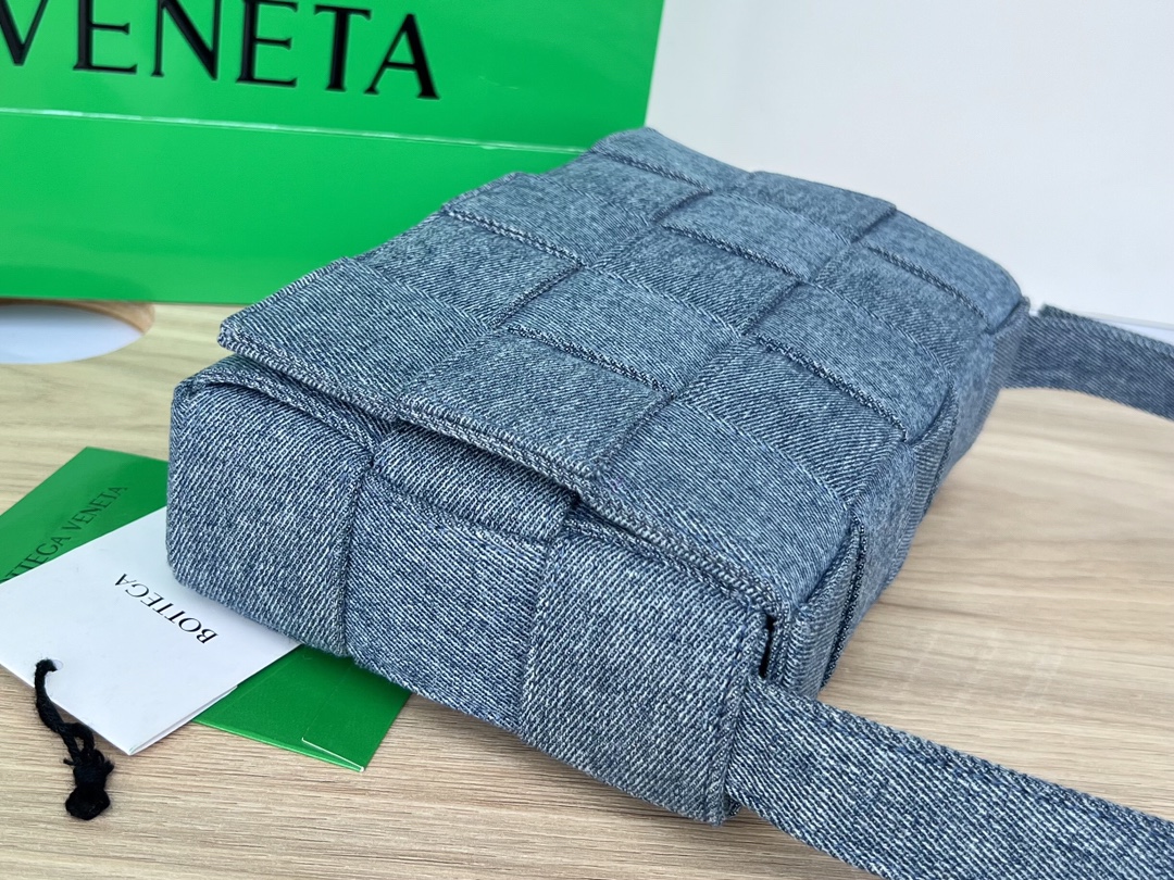 bo*te*ga Ve*ne*ta cassette bag-23x15x5.5cm