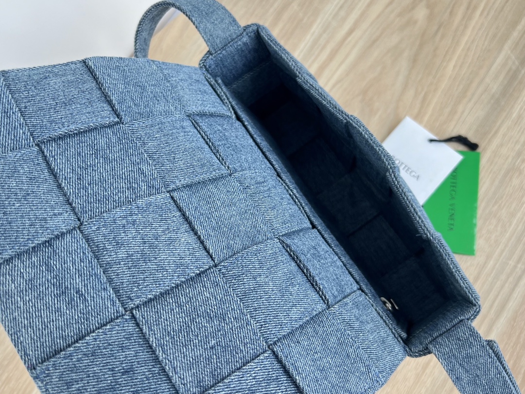 bo*te*ga Ve*ne*ta cassette bag-23x15x5.5cm