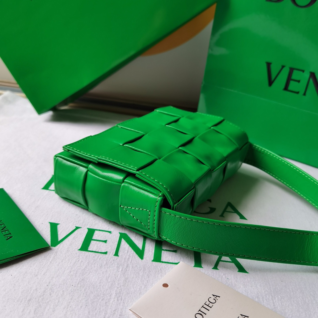 bo*te*ga Ve*ne*ta cassette bag-17.5x10.5x3.5cm