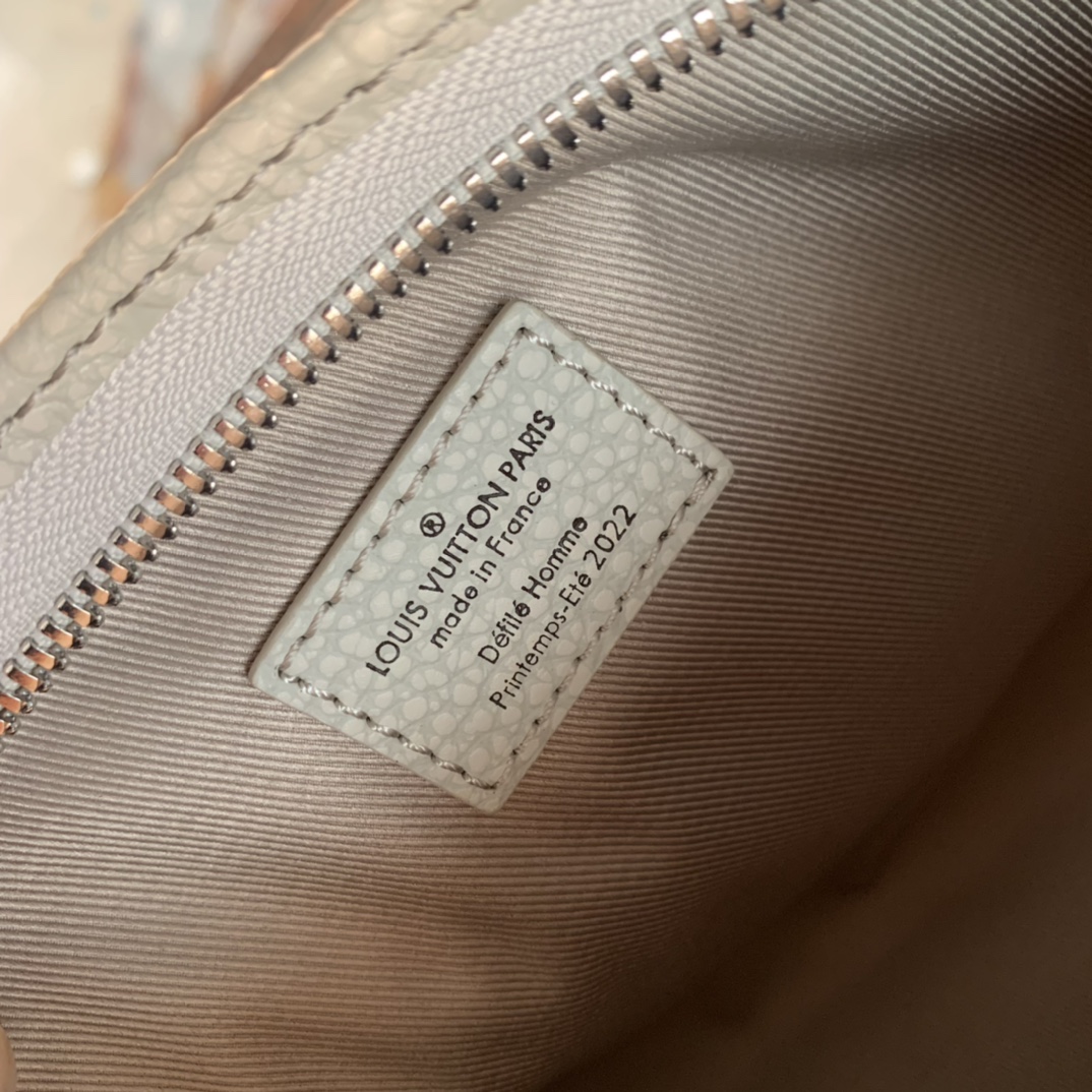 l0*is V*t0n m81556 pouch-29*15*9cm