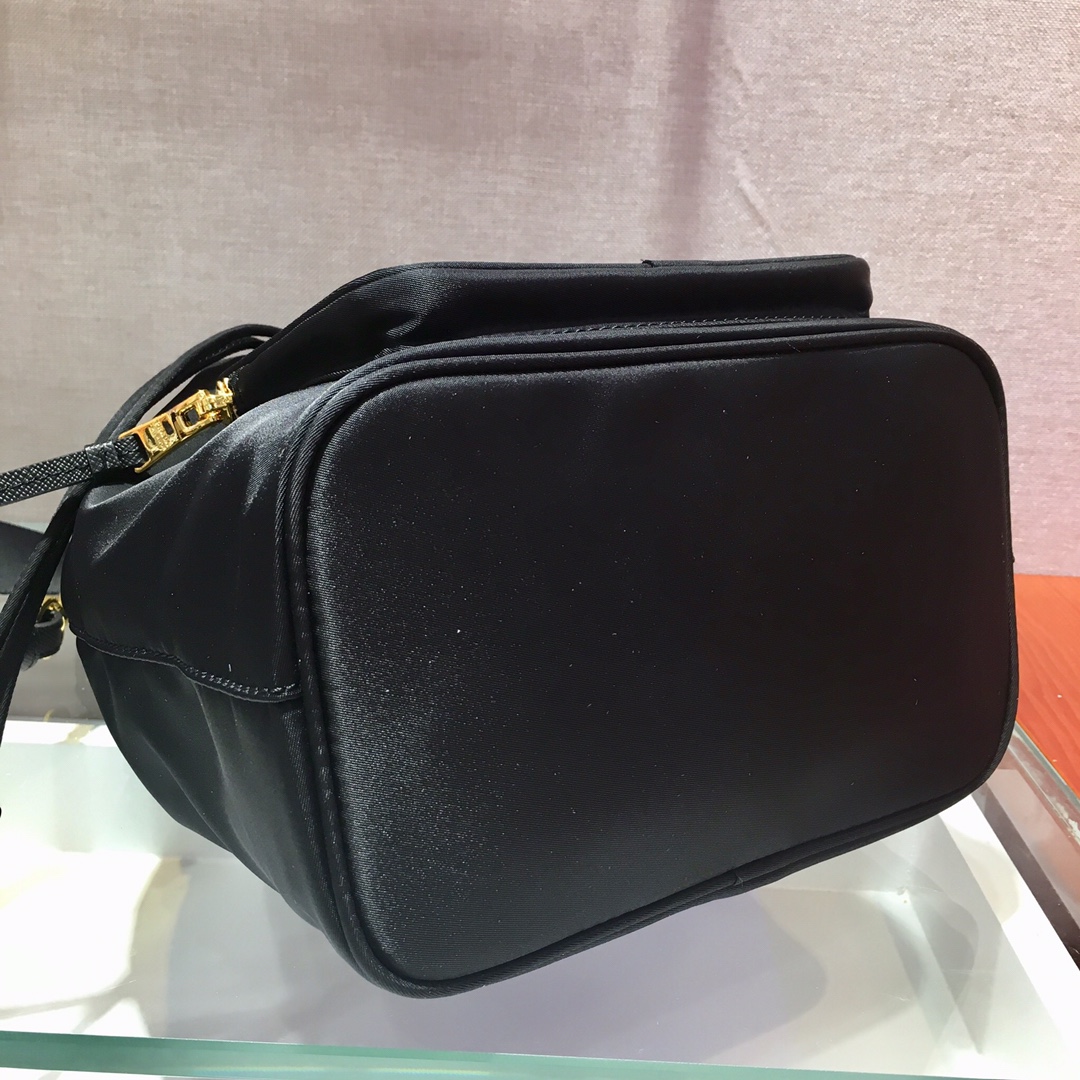 Pra*a backpack 1bh097-26x20.5x13cm