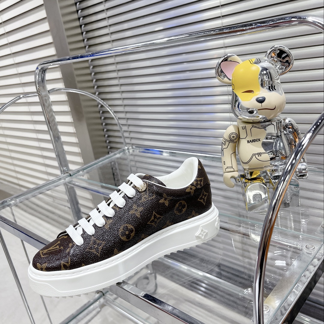 l0*is V*t0n low-top sneakers