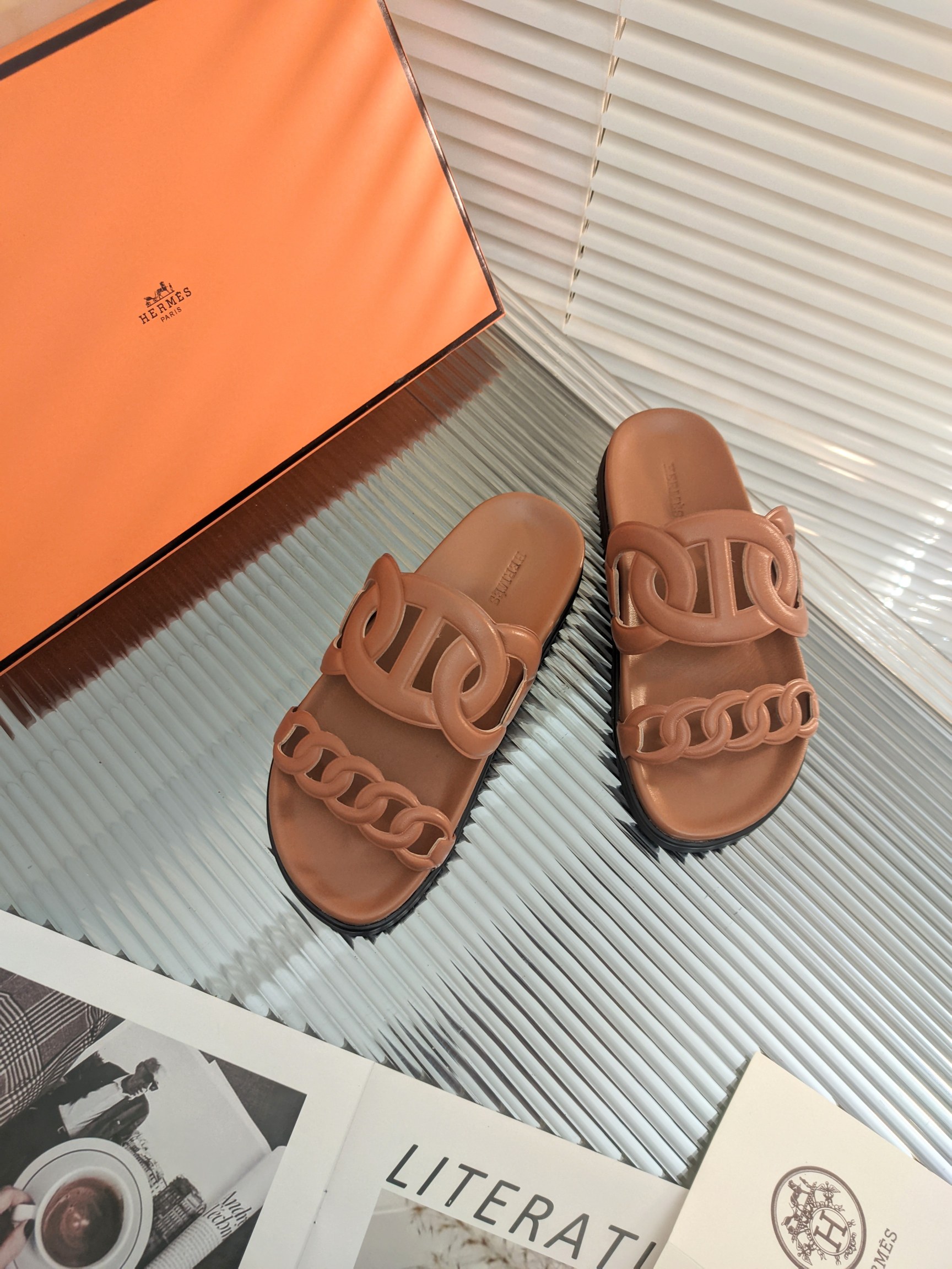H**mes sandals