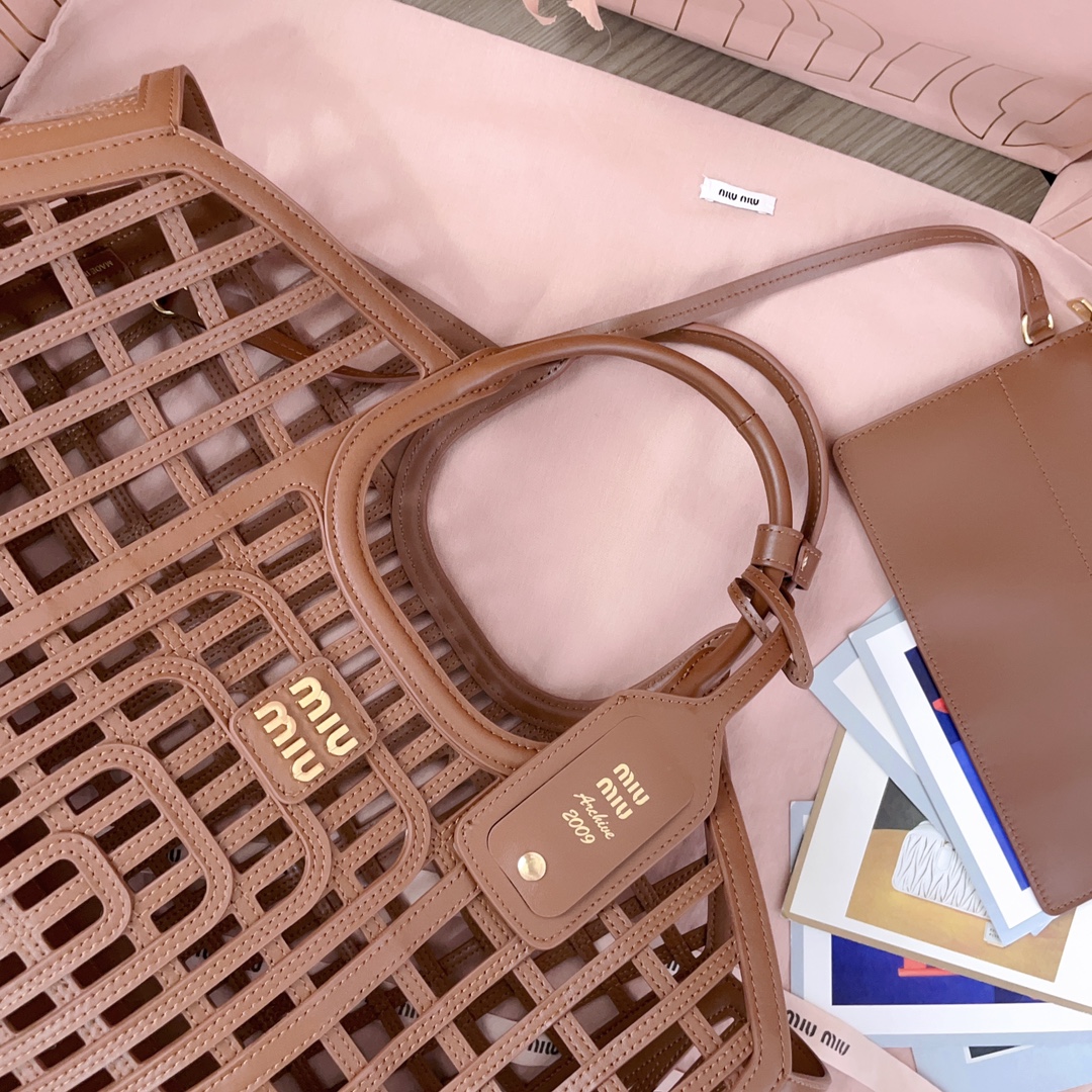 M1um1u wander bag-40x21 x 15.5cm