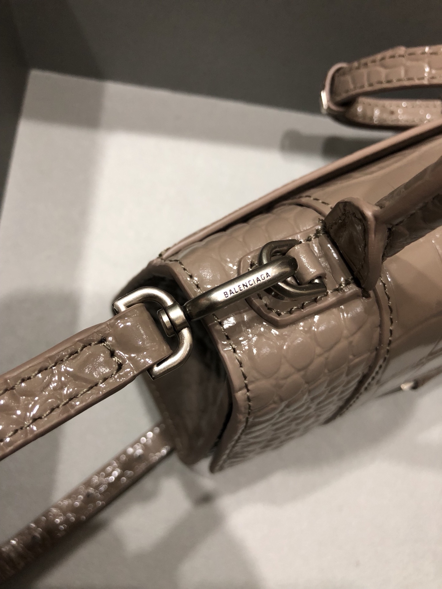 Ba*len*cia*ga small hourglass bag-13*8*19cm