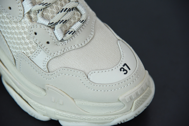 Ba*len*cia*ga triple s