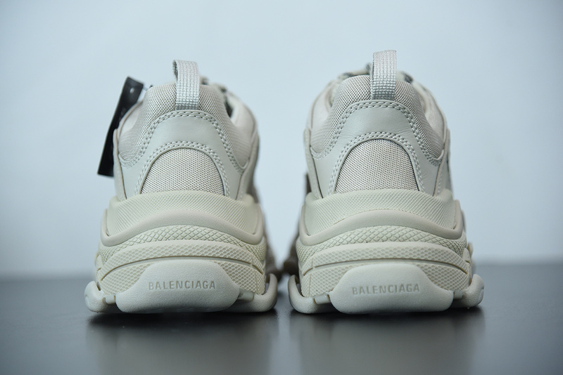 Ba*len*cia*ga triple s