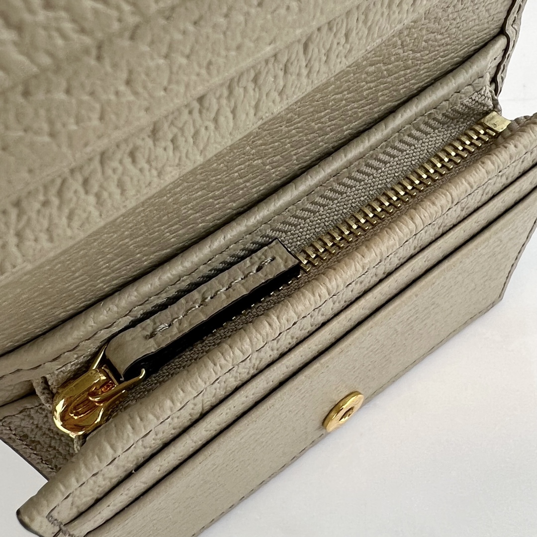 G*u*i wallet-11x8.5x3cm