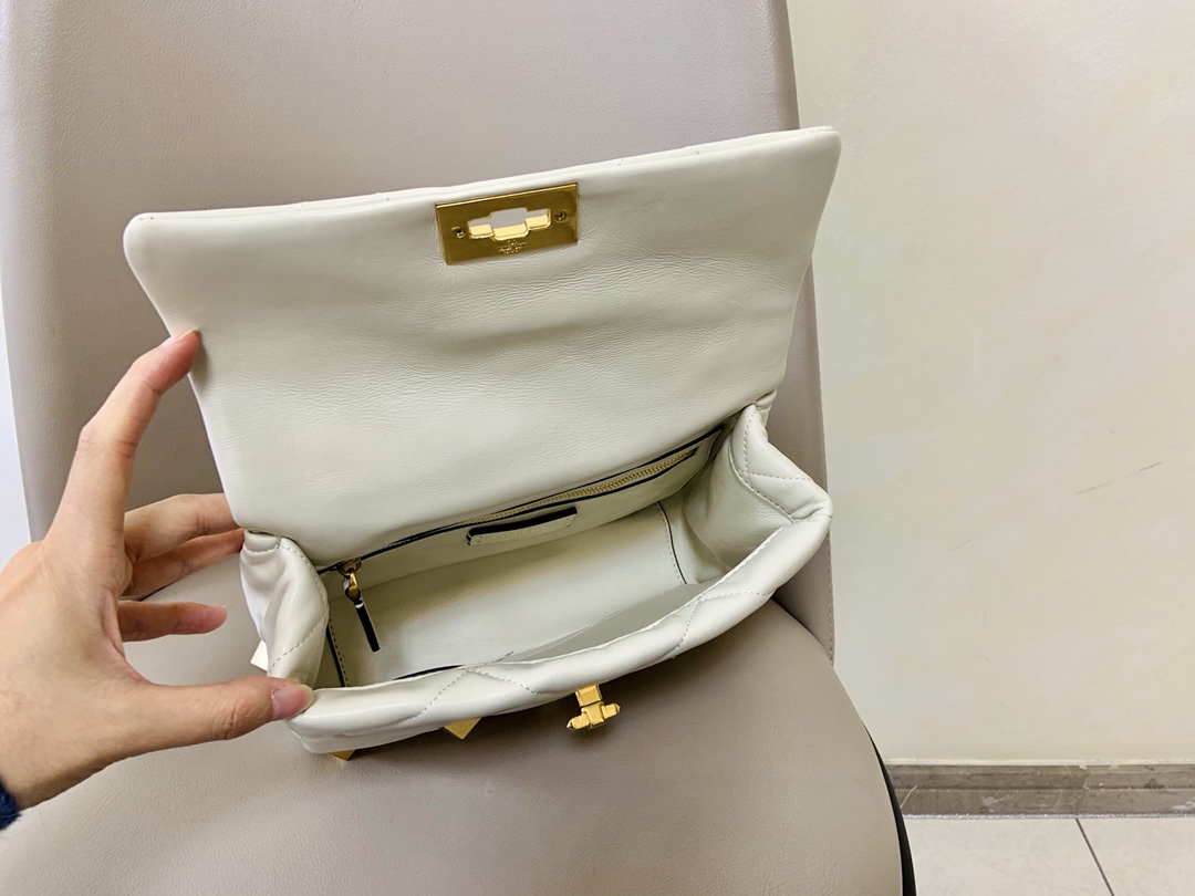 Valentin0 Garavani Roman Stud-Small Size-25*16*10CM