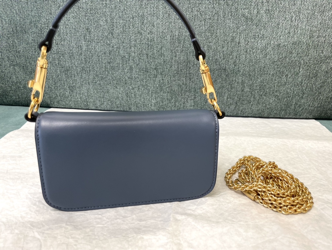 Va1e*ntin0 garavani miniloc-20x 11x5cm