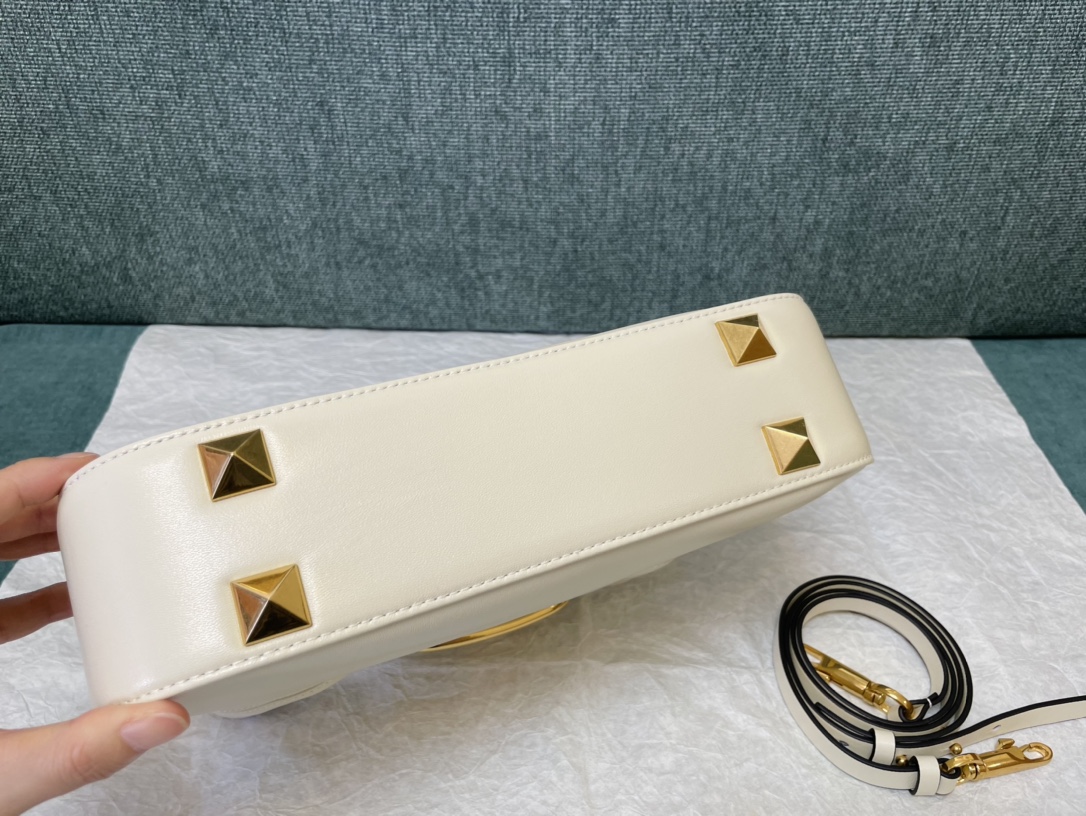 Va1e*ntin0 garavani studsign-28*22*7cm