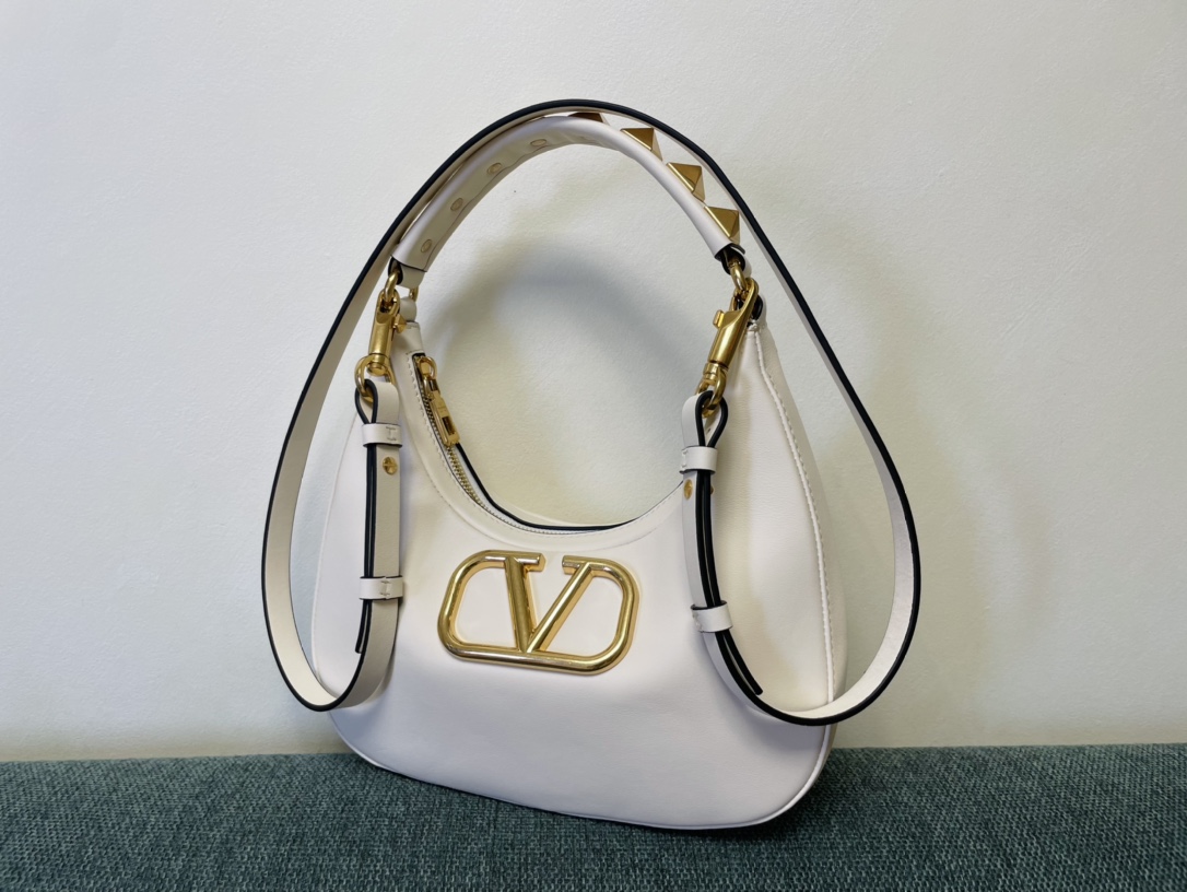 Va1e*ntin0 garavani studsign-26*30*7cm