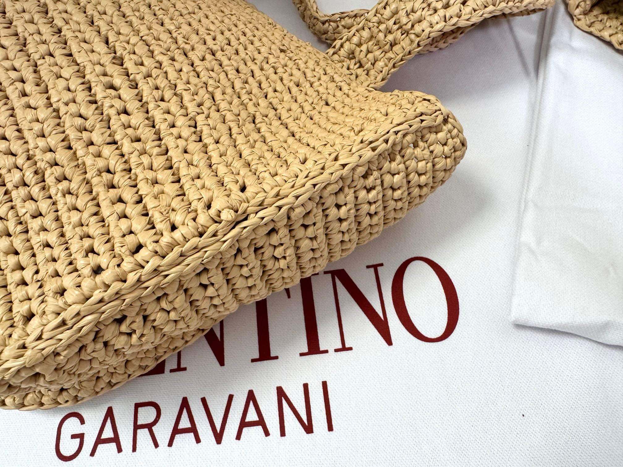 Va1e*ntin0 garavani viva tote bag