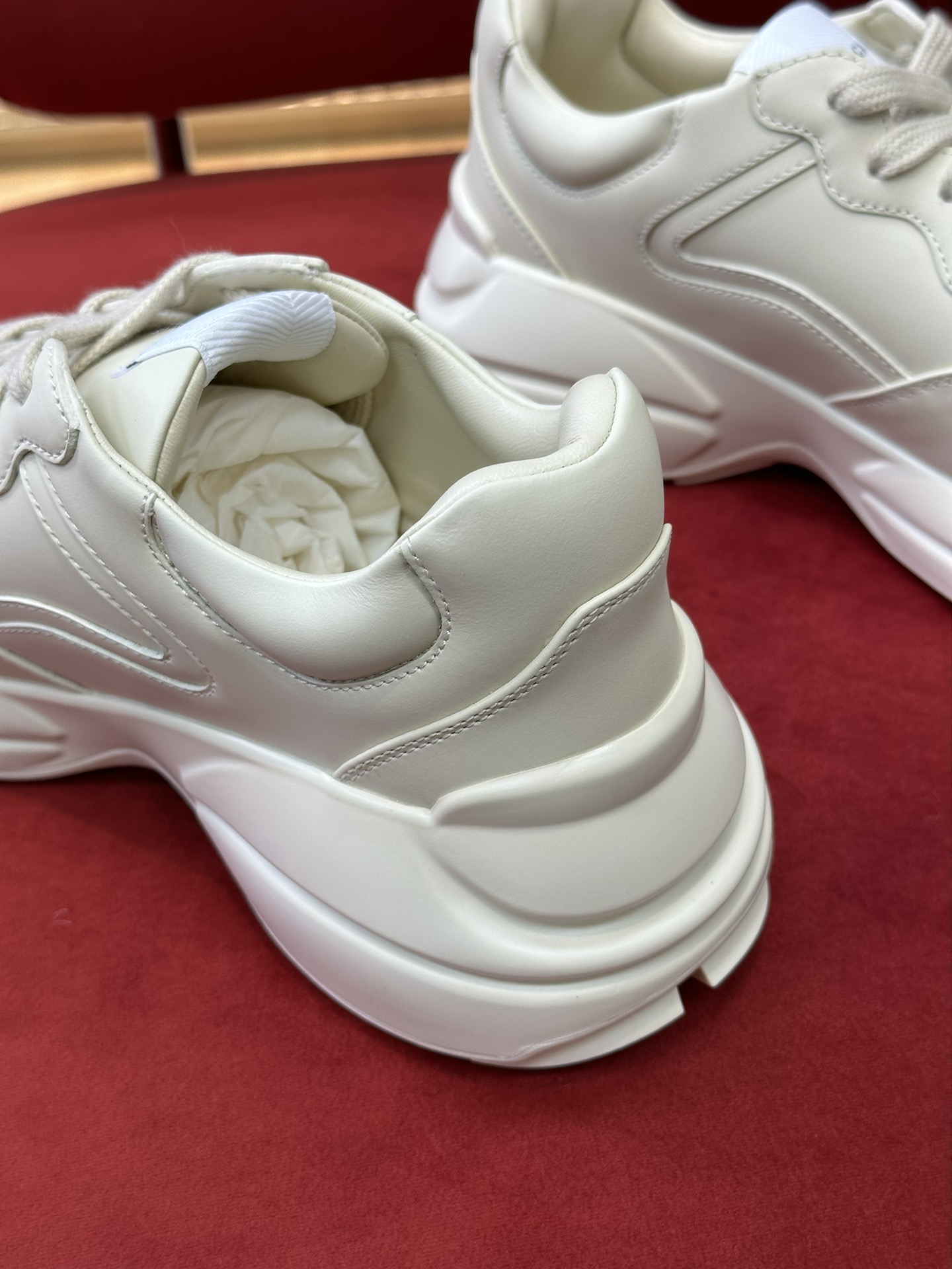 G*u*i&nor*h f**esneakers