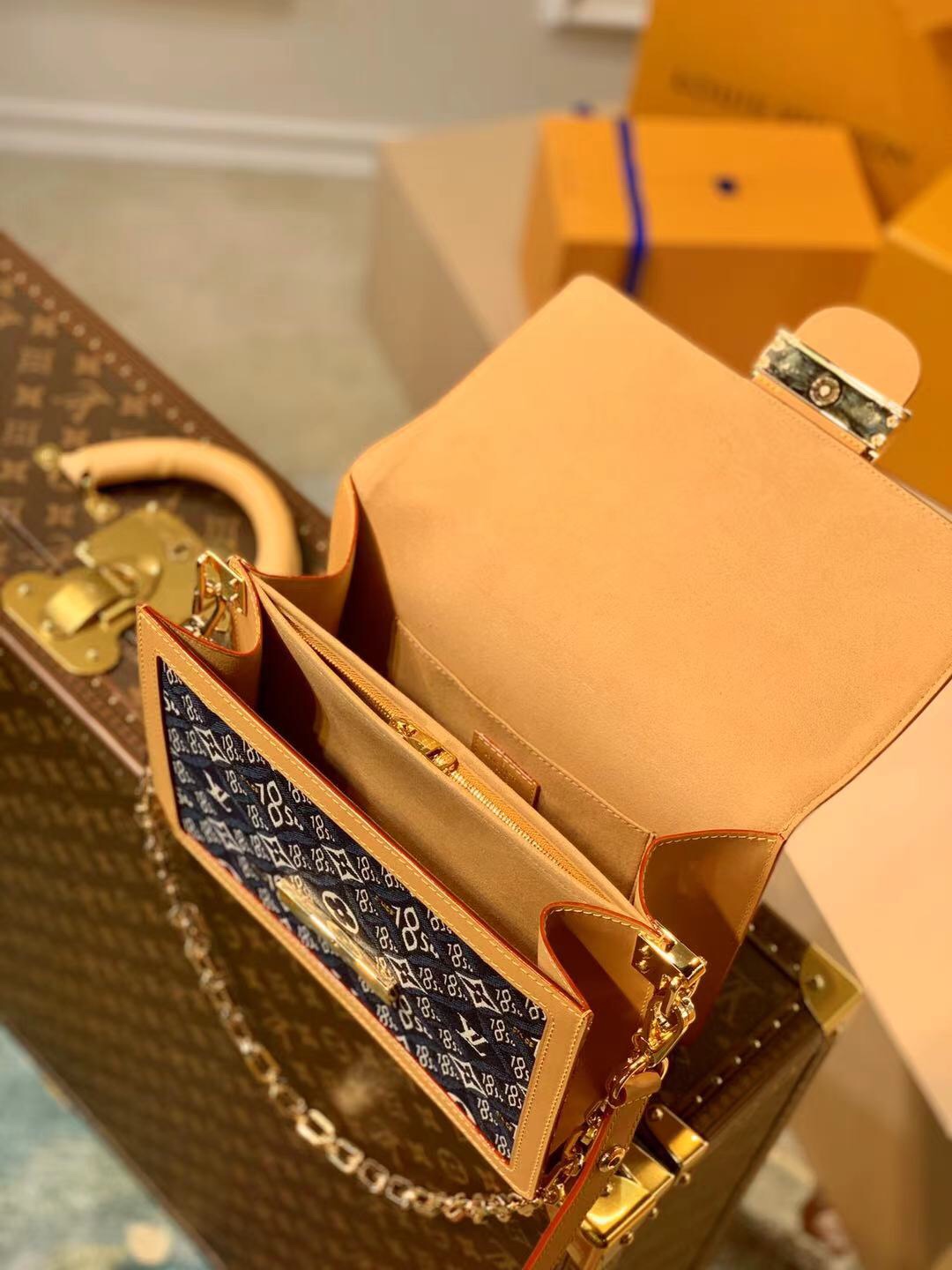 l0*is V*t0n since 1854 dauphine-25*17*10.5cm