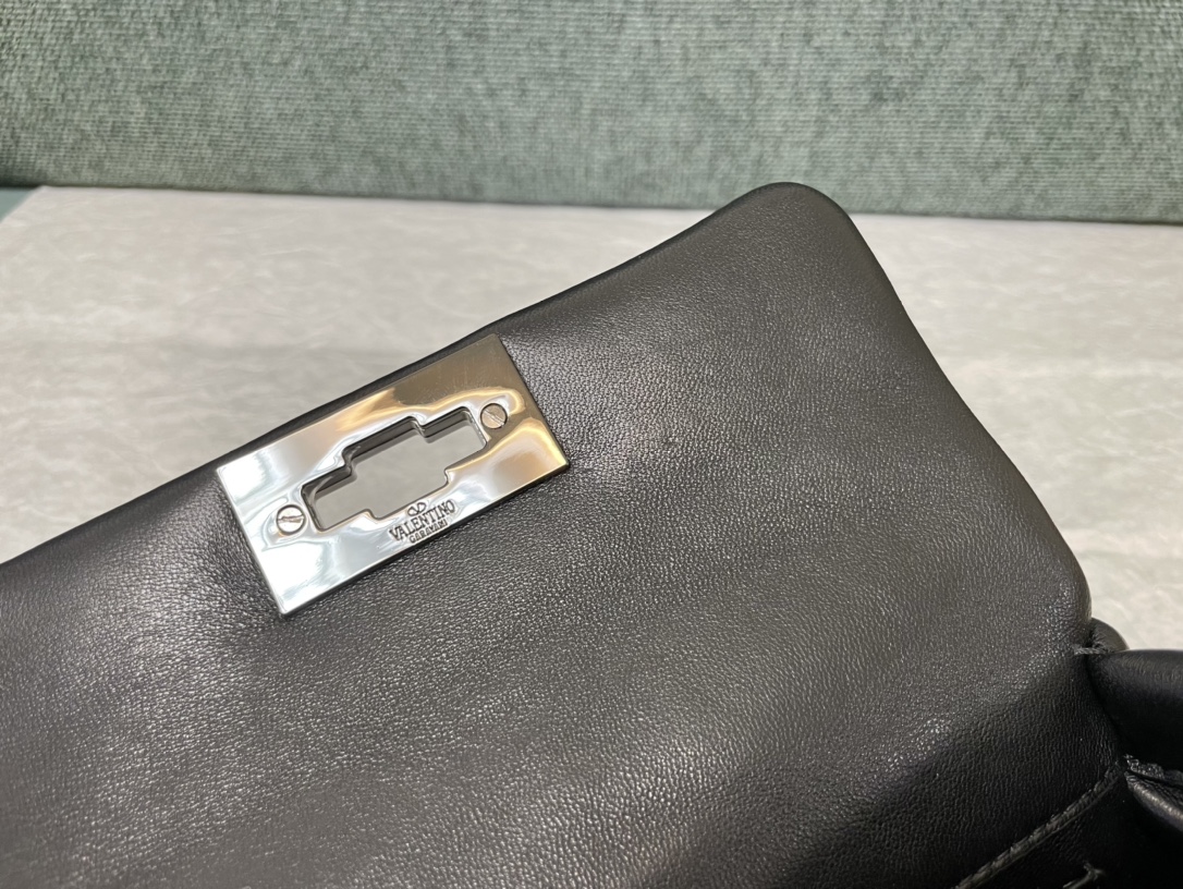 Valentin0 Garavani Roman Stud-Mini Size-19x13x6CM