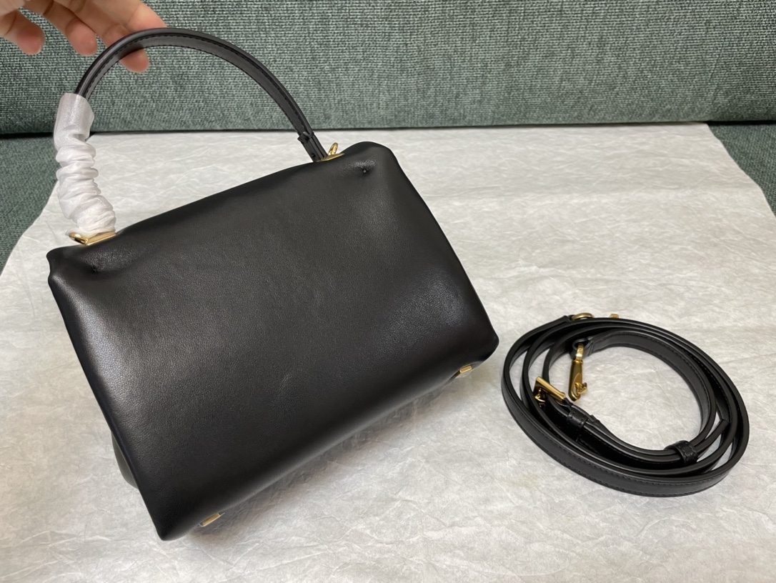 valentin0 Va1e*ntin0 one stud-20x13x8.5cm