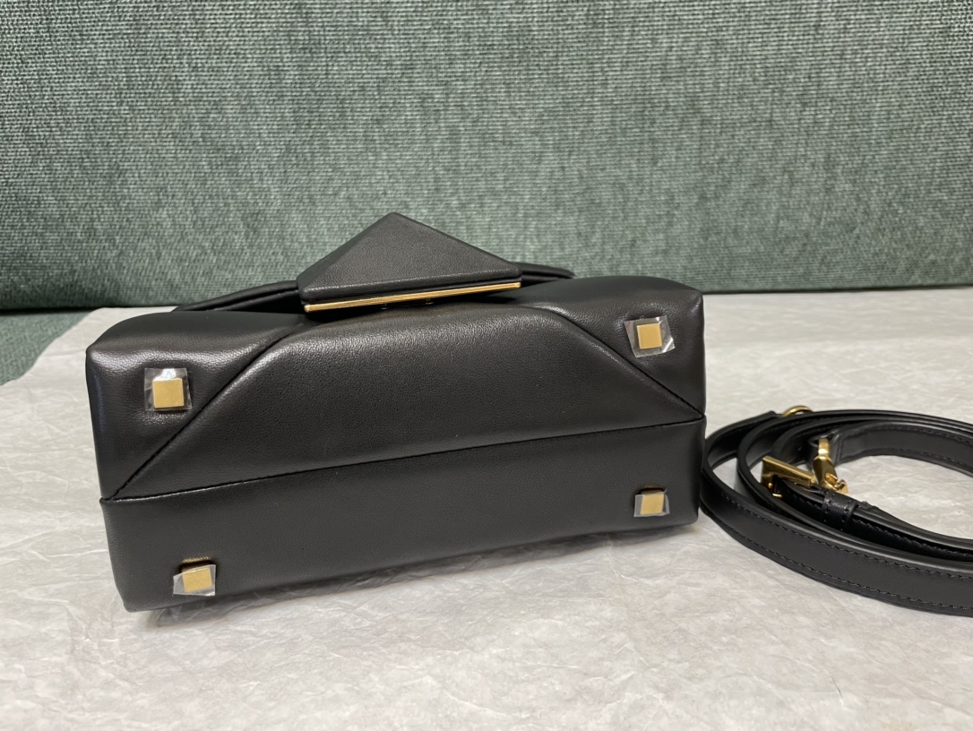 valentin0 Va1e*ntin0 one stud-20x13x8.5cm