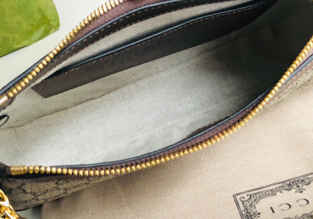 G*u*i chain bag-25*15*6cm