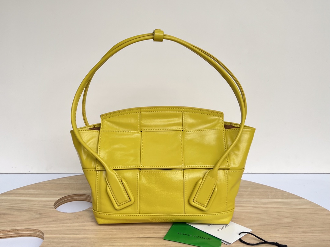 bo*te*ga Ve*ne*ta arco bag-23x21x9cm