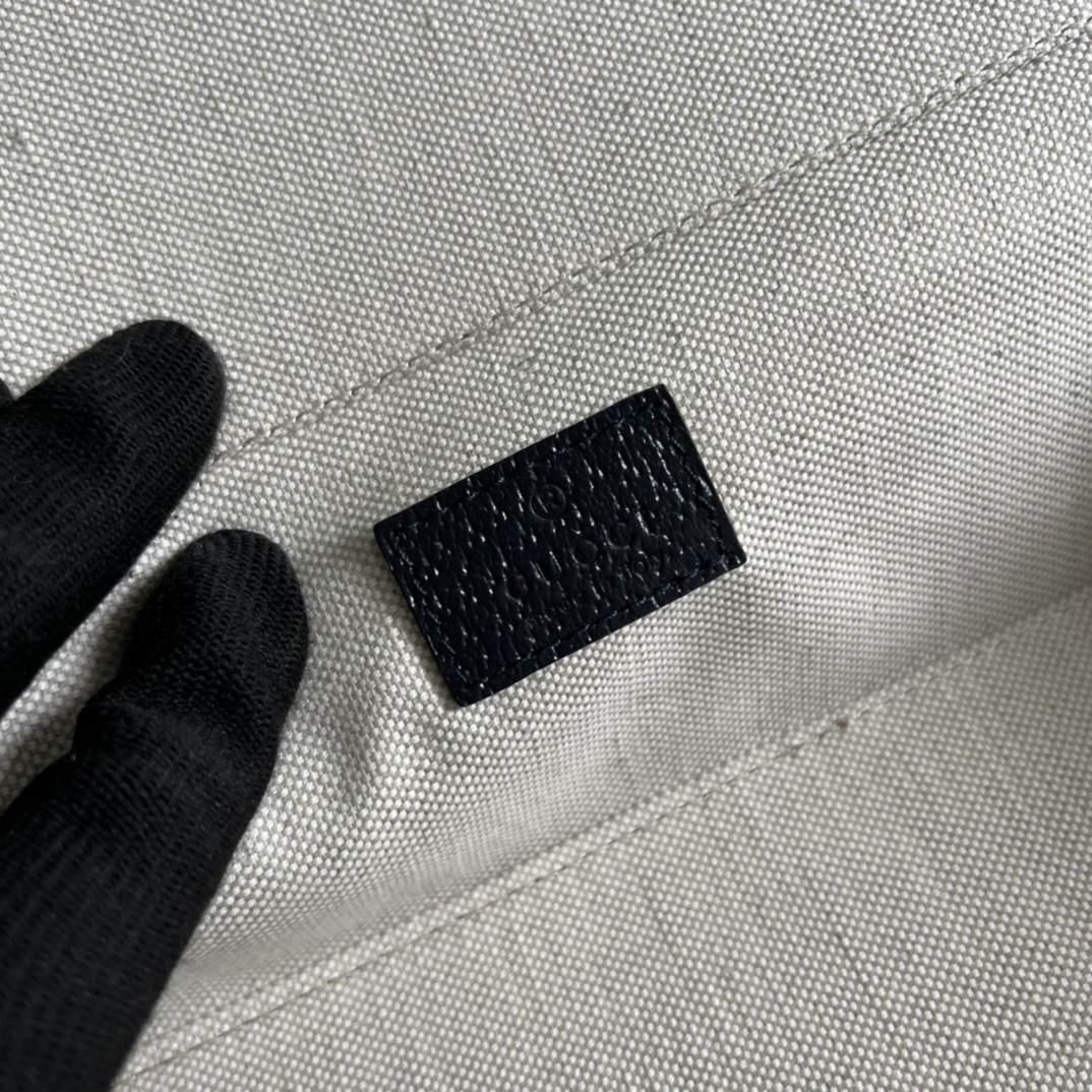 G*u*i pouch-33.5*21.5*8cm