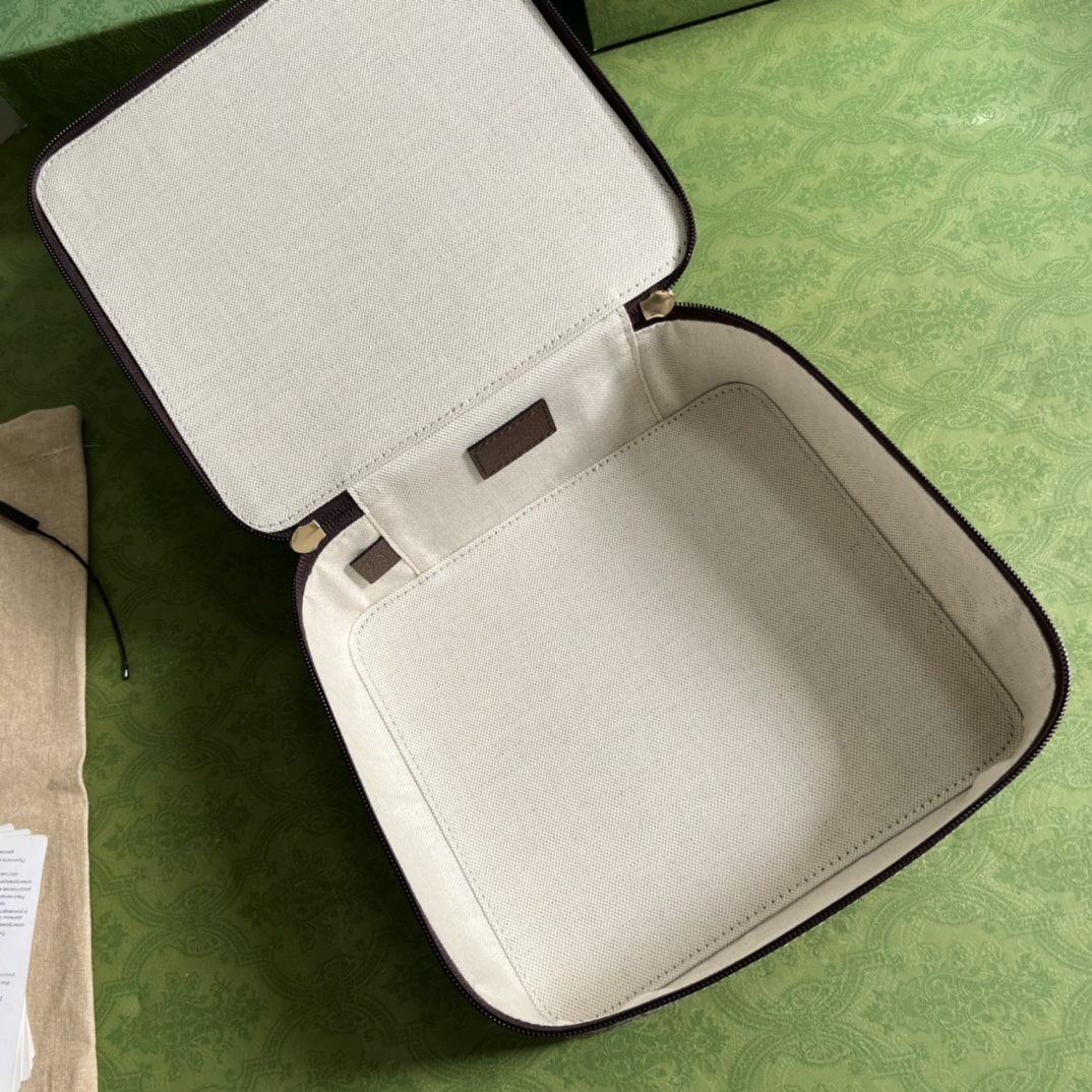 G*u*i pouch-22*8*19.5cm