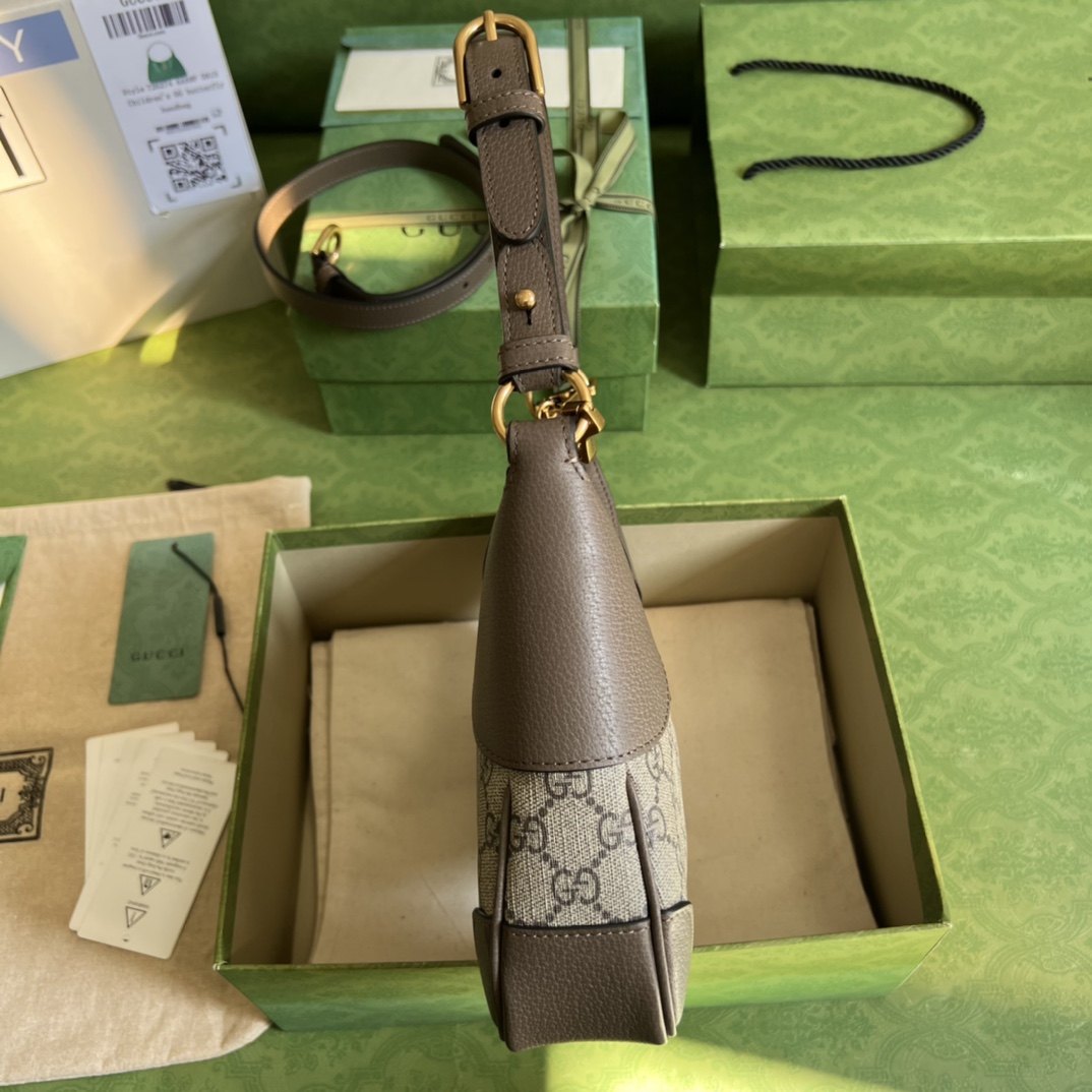 G*u*i chain bag-23*19*7cm