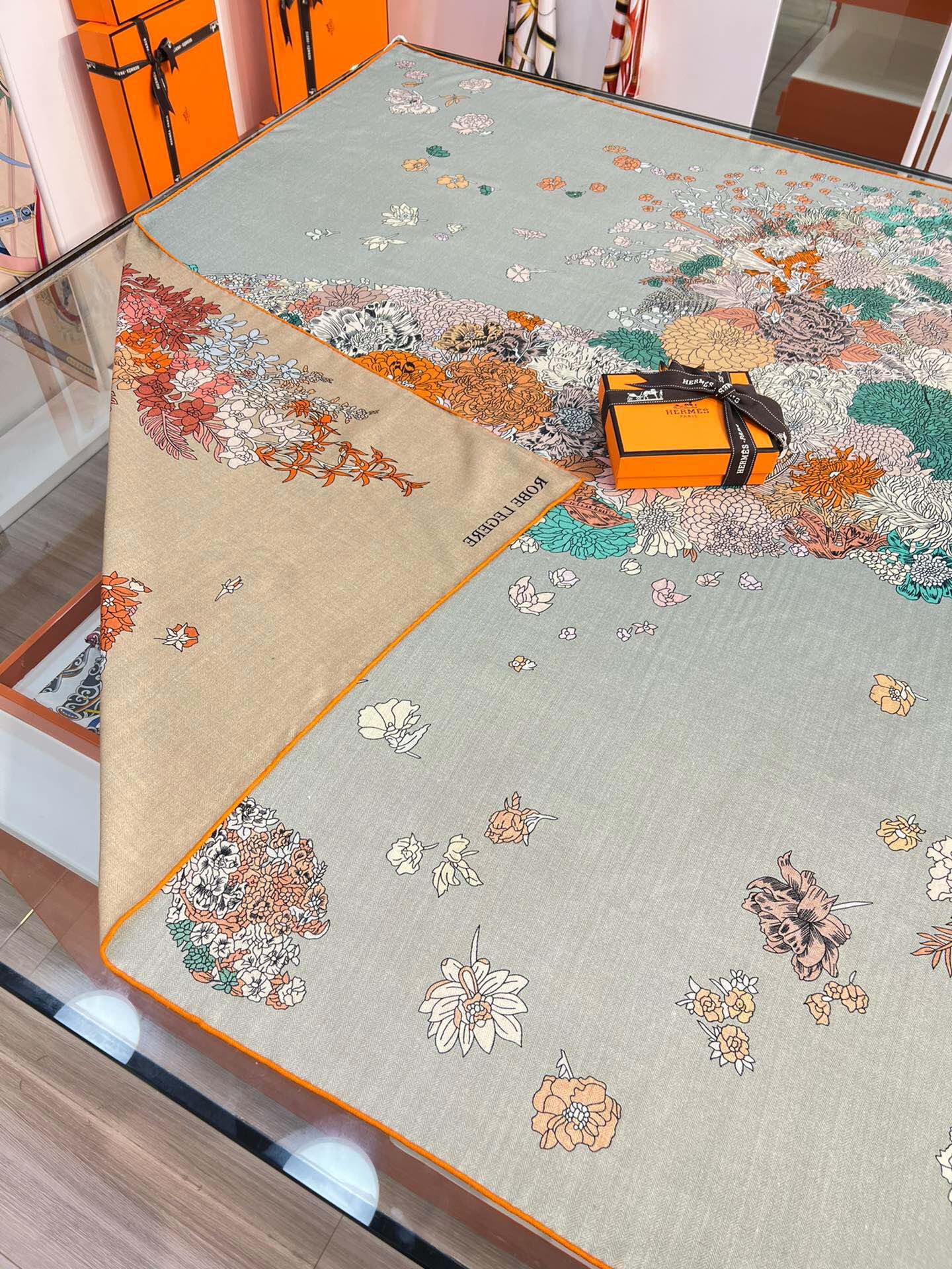 H**mes shawls-140*140cm