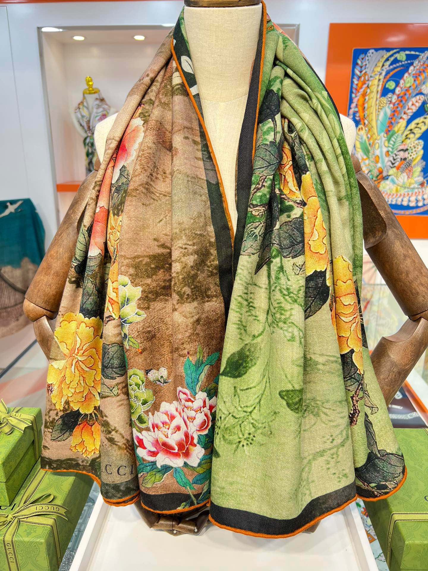 G*u*i shawls-140*140cm