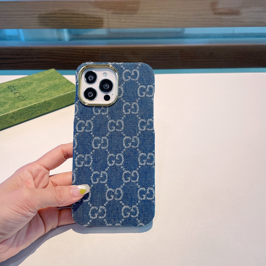 G*u*i phone case