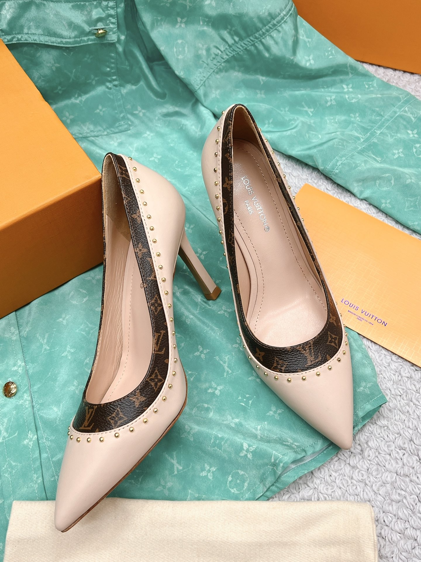 l0*is V*t0n heel-10.5cm