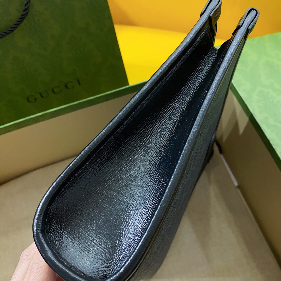 G*u*i pouch-26*20*6cm