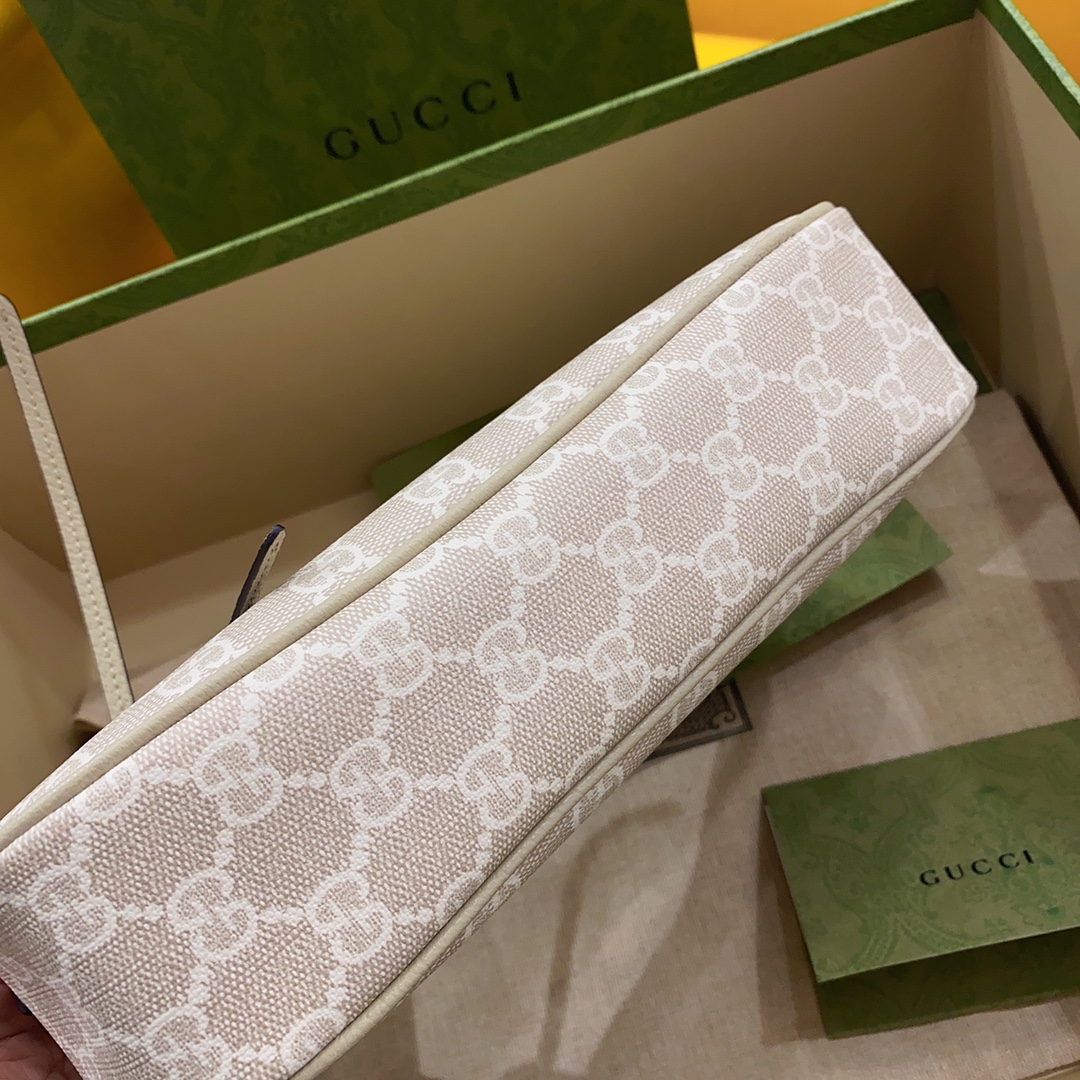 G*u*i chain bag-25*15*6cm