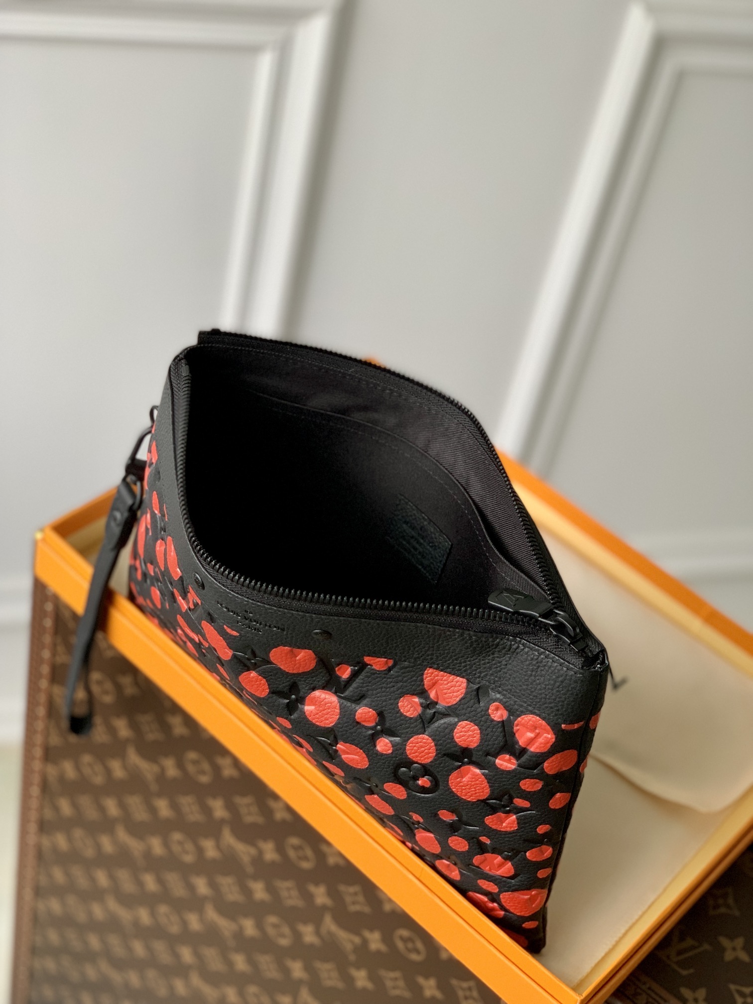 l0*is V*t0n x yk pochette to go-30 x 21.5 x 1 cm