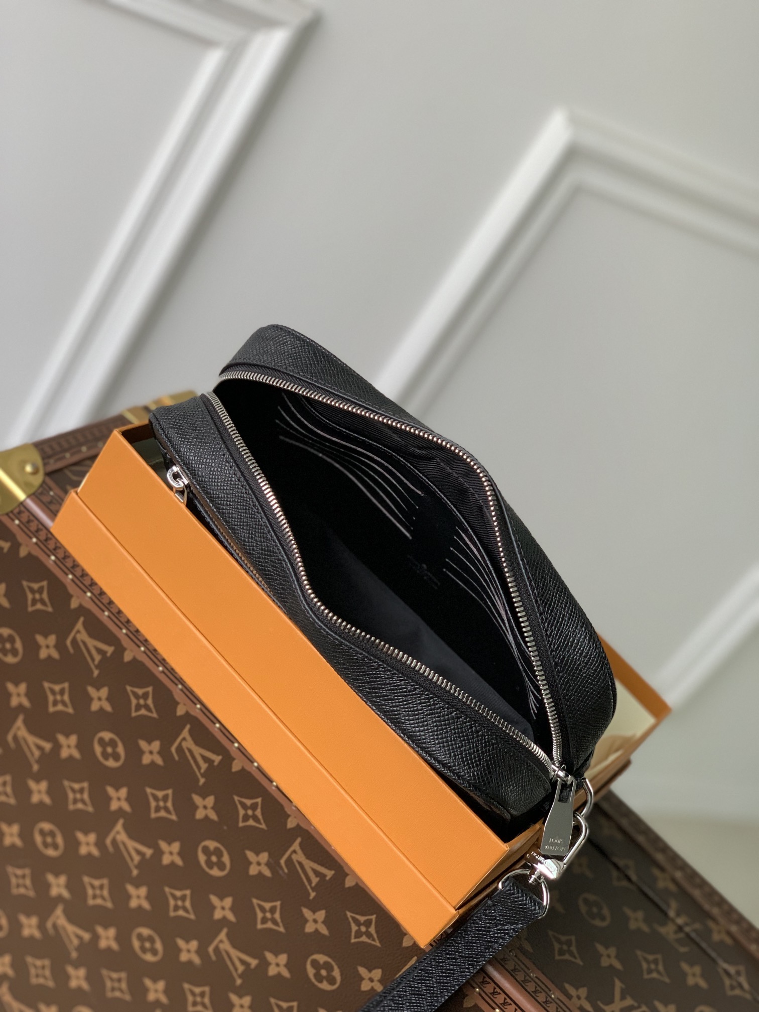 l0*is V*t0n pochette kasai -25 x 15.5 x 6.5 cm