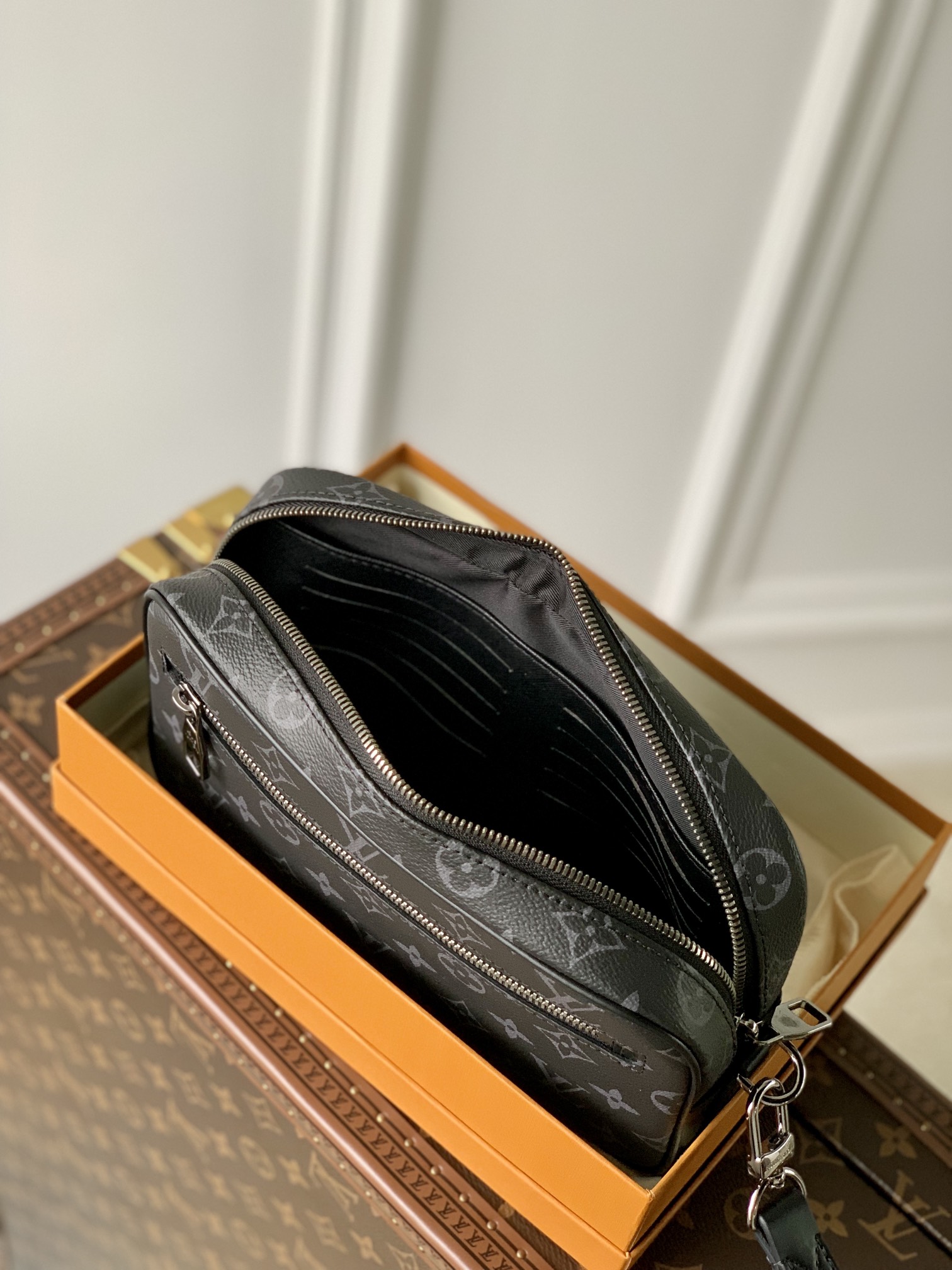 l0*is V*t0n pochette kasai -25 x 15.5 x 6.5 cm