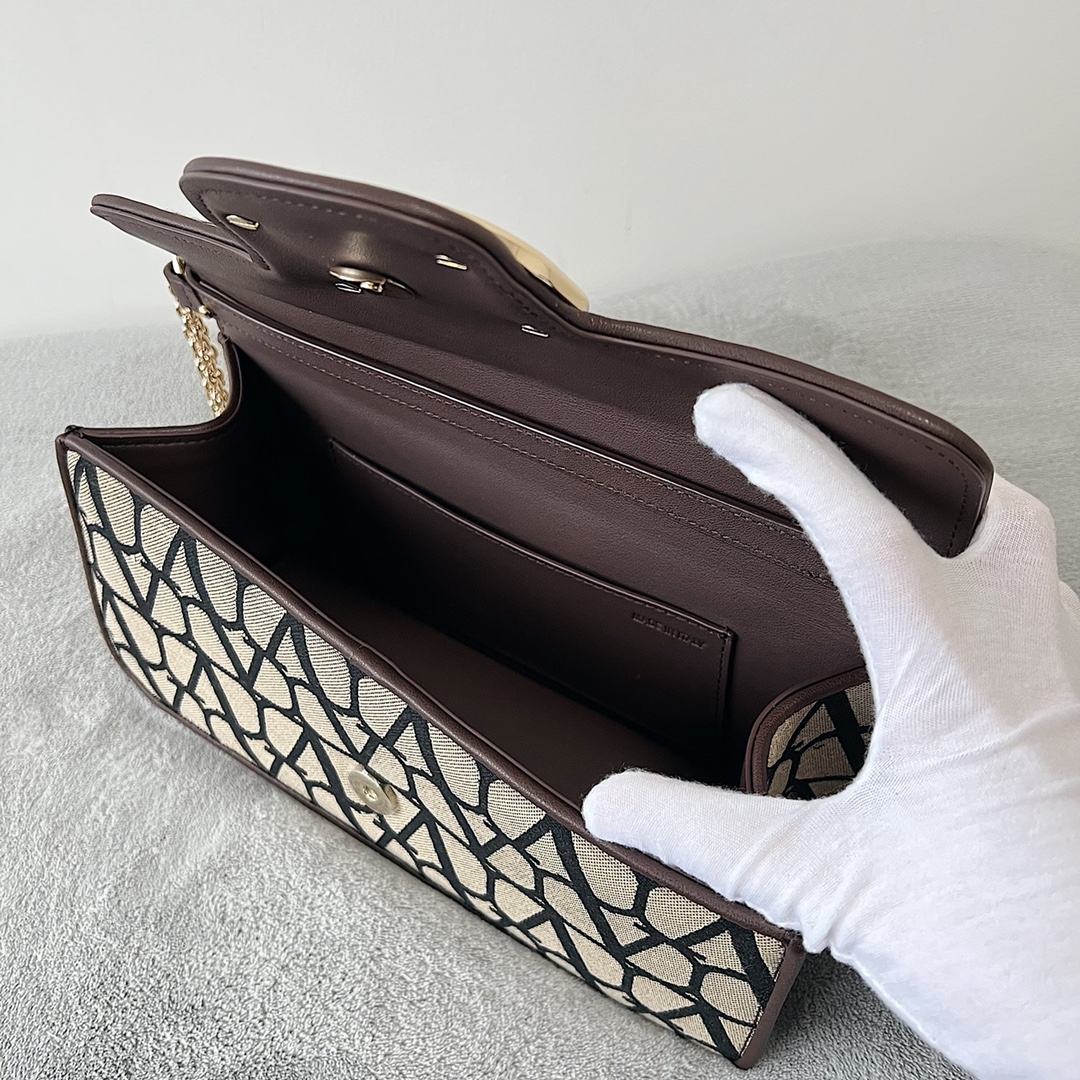 Va1e*ntin0 garavani loc-27*13*6cm