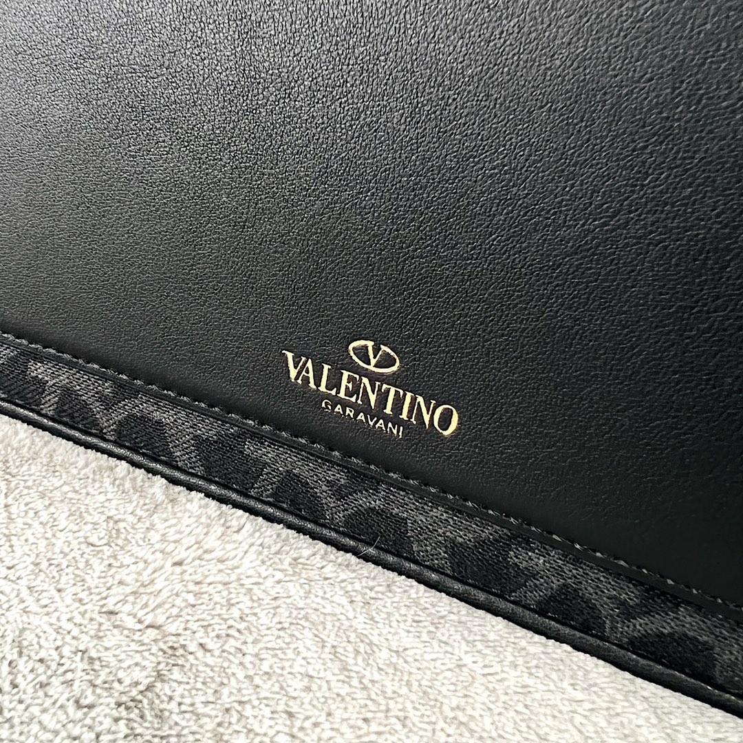 Va1e*ntin0 garavani loc-27*13*6cm