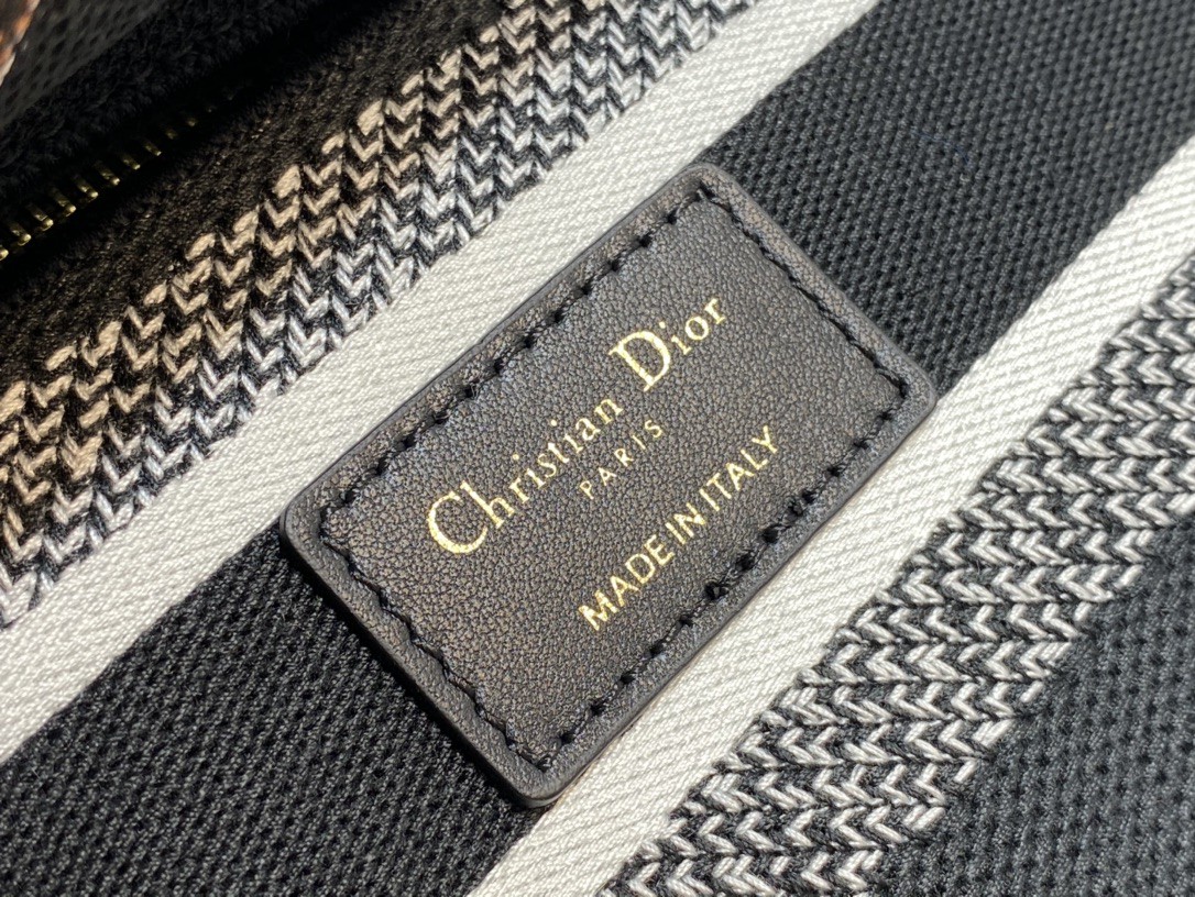 lady D*or handle bag-24cm