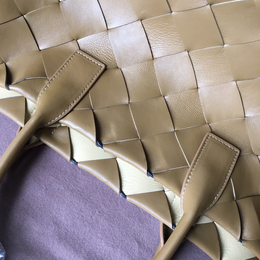 bo*te*ga Ve*ne*tatote-41*26cm