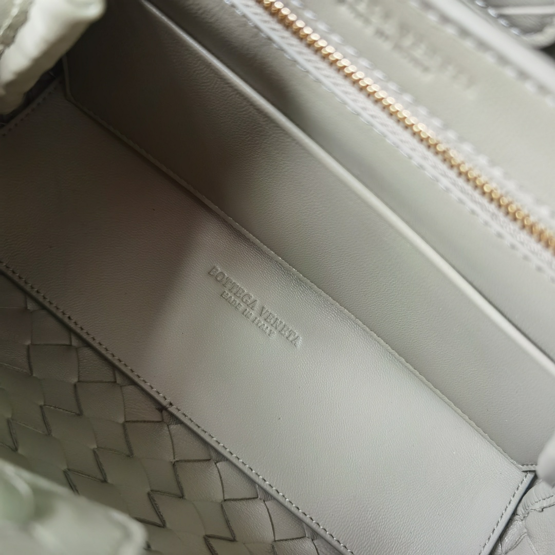 bo*te*ga Ve*ne*tatote-22*25*10.5cm