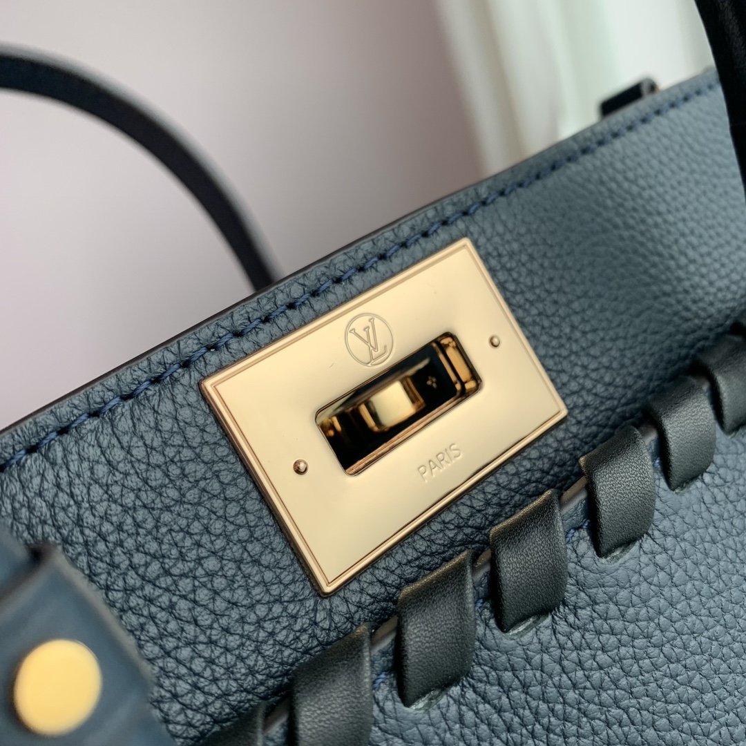 l0*is V*t0n on my side tote bag-25*20*12cm