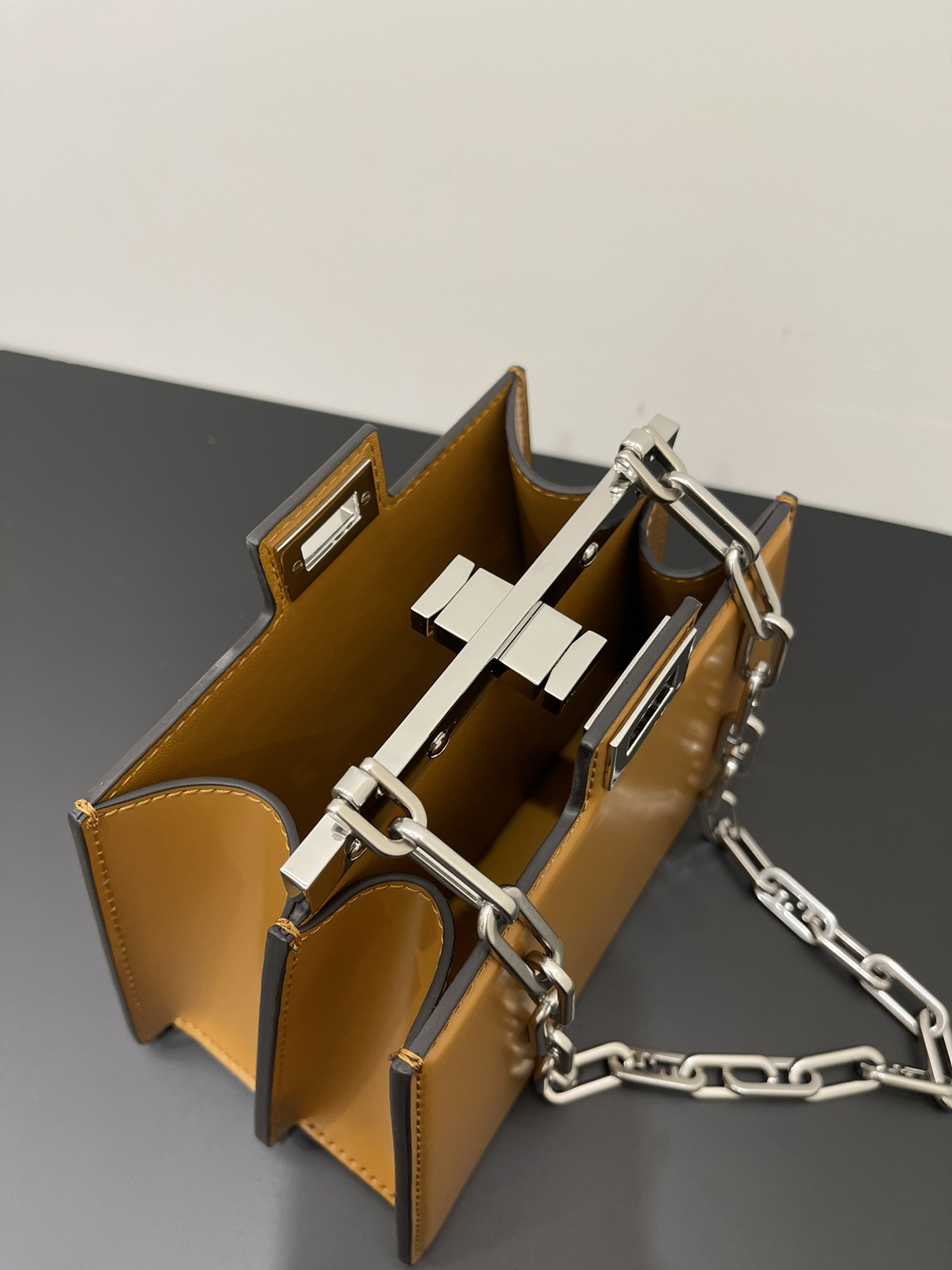 F**di peekaboo iseeu-20.5x11x14cm