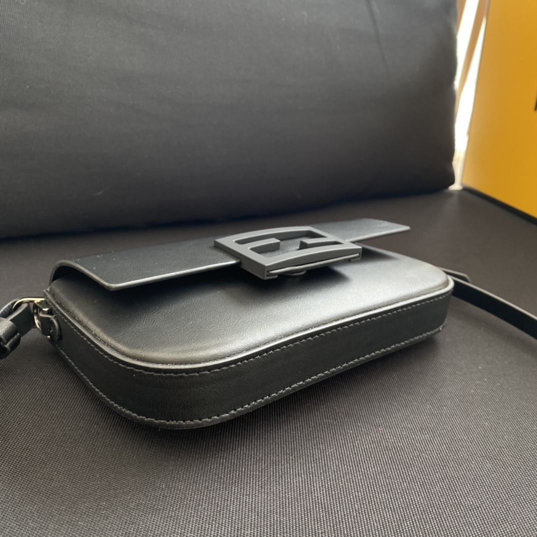 F**di baguette bag-19×14×4cm