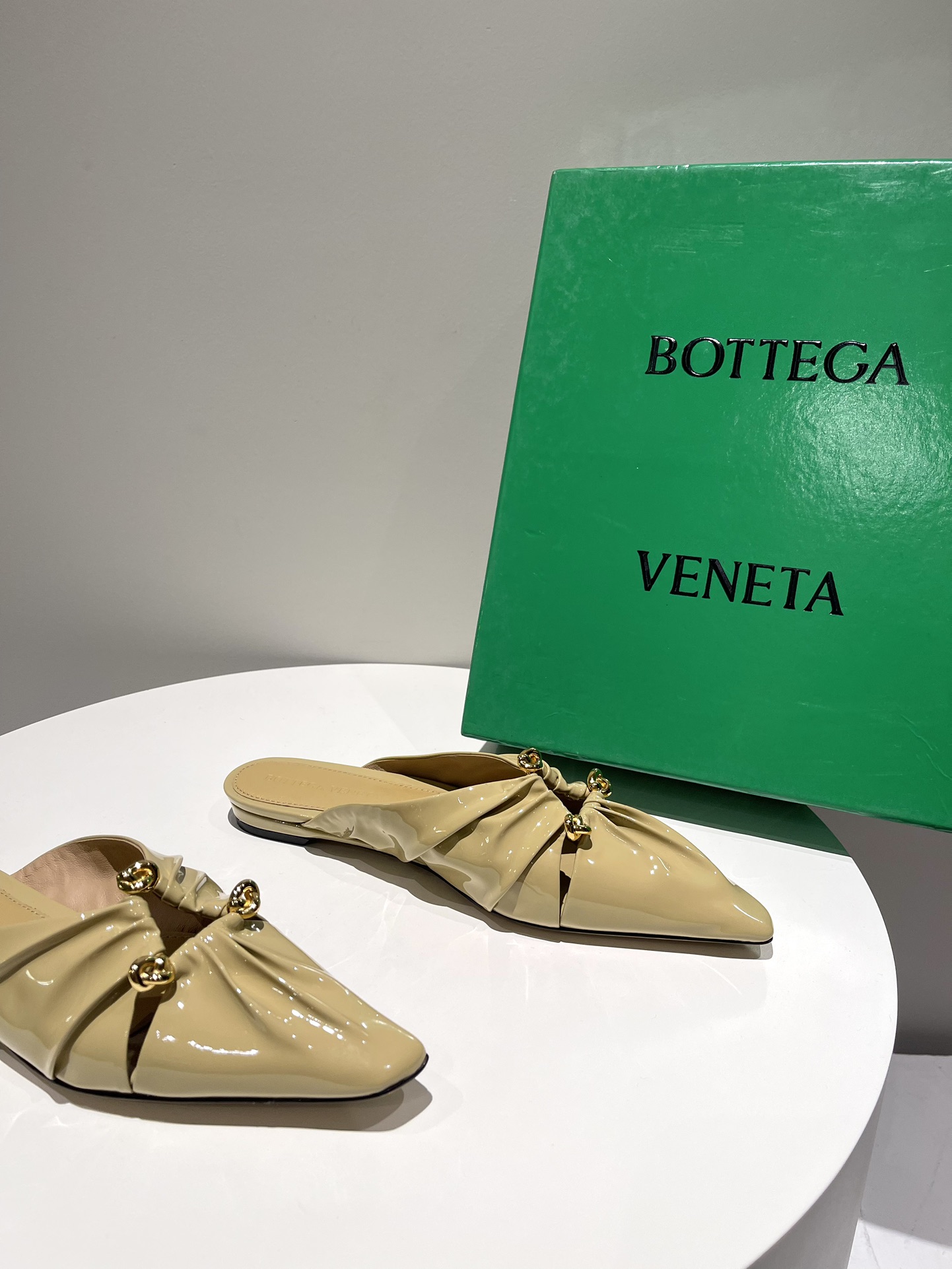 bo*te*ga Ve*ne*ta sandals